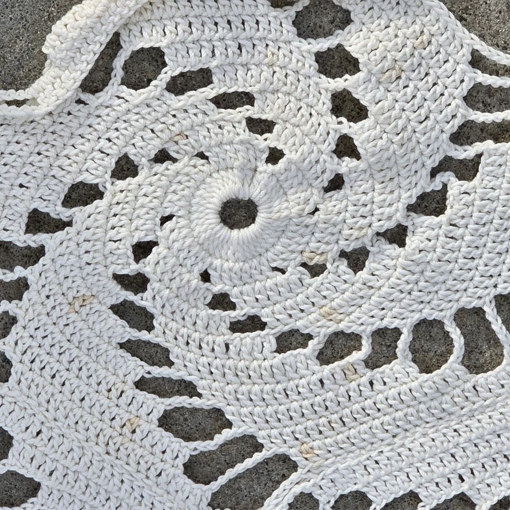 VTG Handmade Crochet Lace Bedspread Spiral Pinwheel Cottagecore 76x86 Full Queen